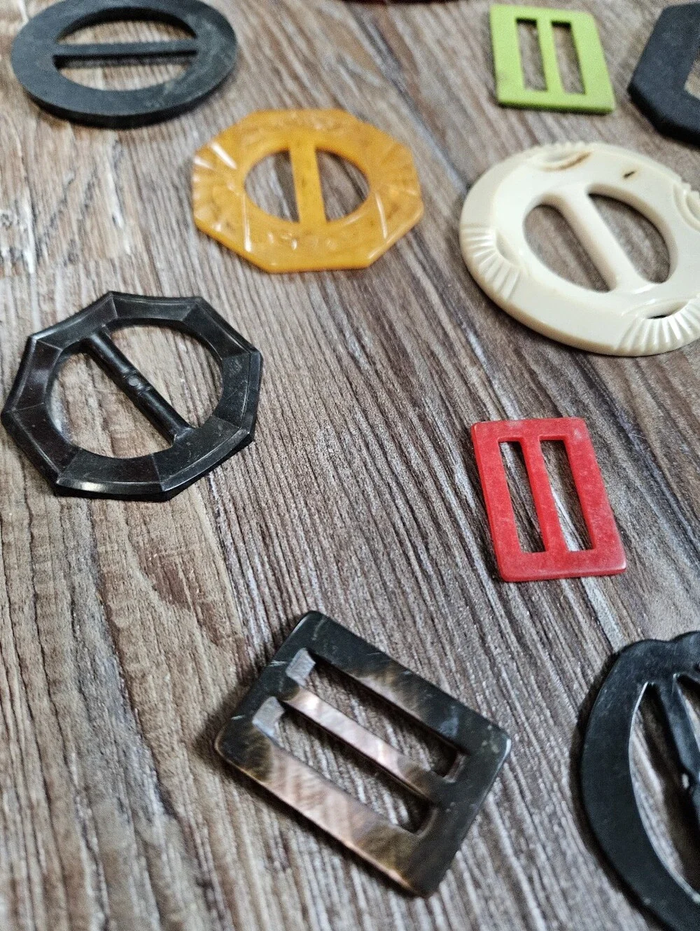 14 Vtg Plastic Belt Scarf Buckles Various Colors Sizes Red Black Yellow White Cl